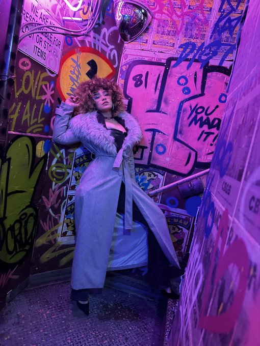 Serving looks left right and center cause I am your Look QUEEN!!! Night out on the gritty streets of<a href="/tag/jeans"class="tags"><span>#jeans</span></a><a href="/tag/footfetish"class="tags"><span>#footfetish</span></a><a href="/tag/latina"class="tags"><span>#latina</span></a><a href="/tag/thepose"class="tags"><span>#thepose</span></a><a href="/tag/solesaturday"class="tags"><span>#solesaturday</span></a>