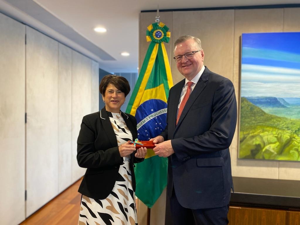 Amb_Forster's tweet photo. Today I was honored to welcome Minister Plenipotentiary Joselin Croes of the Country of Aruba. Together, we considered possible new areas of Brazil-Aruba cooperation, such as renewable energy, tourism, and trade. https://t.co/Ia4RuIhvku