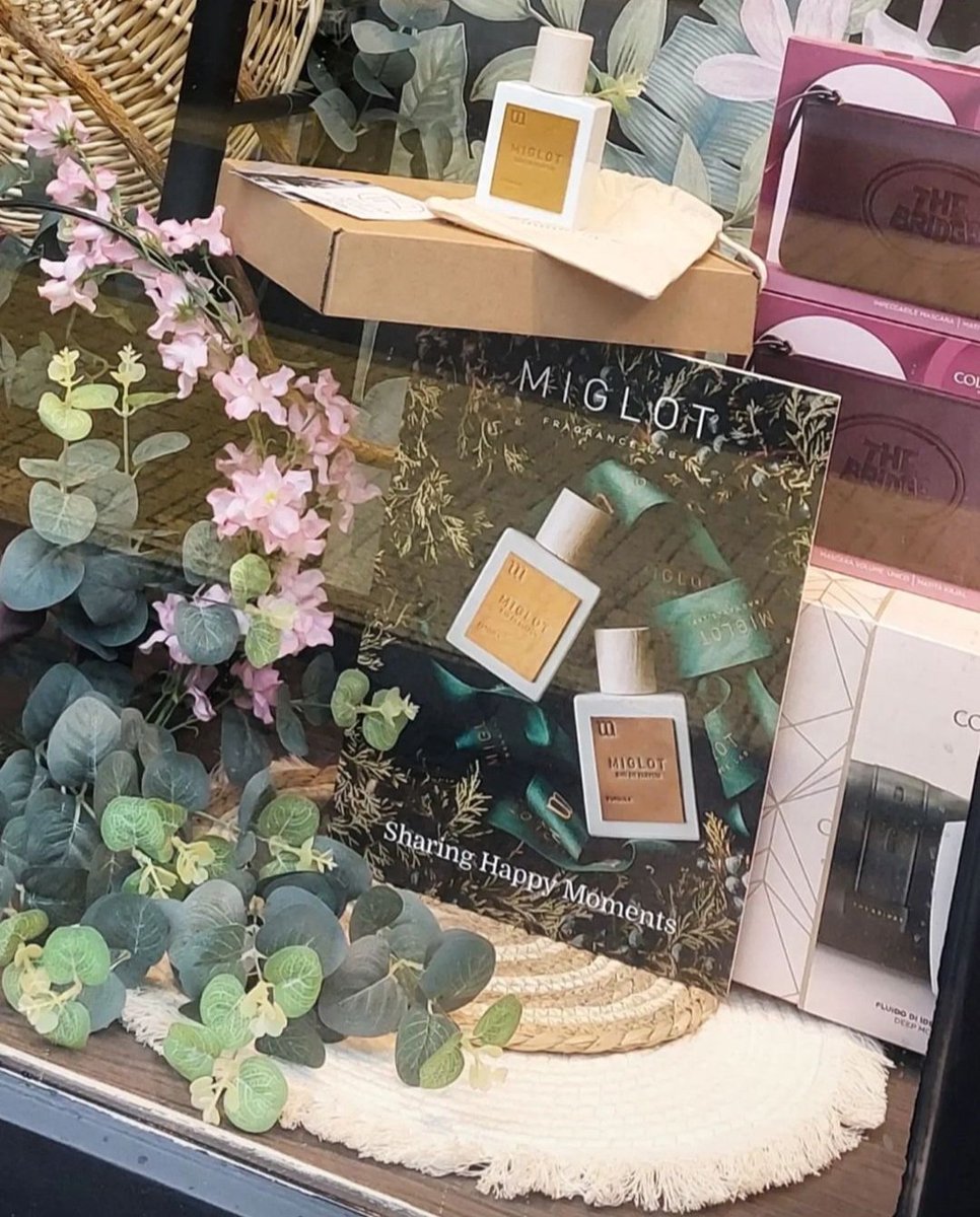 NewCreations_NL's tweet photo. Een knipoog naar de #lente ๐ฑ๐ธ in de nieuwe etalages bij #beautysalon #HedwigCoppรฉ #miglot
.
.
#ilovemyjob #etalagestyling #decoreren #etalages #etaleuseNoordBrabant #etaleuseLimburg #etaleuseVlaanderen #etalagisteLimburg #etalagisteNoordBrabant #NewCreations #Newcreations_nl https://t.co/30vAcuGLIq