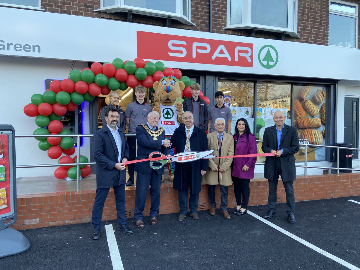 SPARNorthEng's tweet photo. Delighted to welcome Hamid Hashemi to the @SPARintheUK family today with the launch of his SPAR store in #HealdGreen.

We will be there to support the store and we wish him and his team all the very best with the venture! ✂️ 🤝 

#SPAR #ThereForYou #JamesHall #Retail #Manchester https://t.co/IgOAKLvVe9