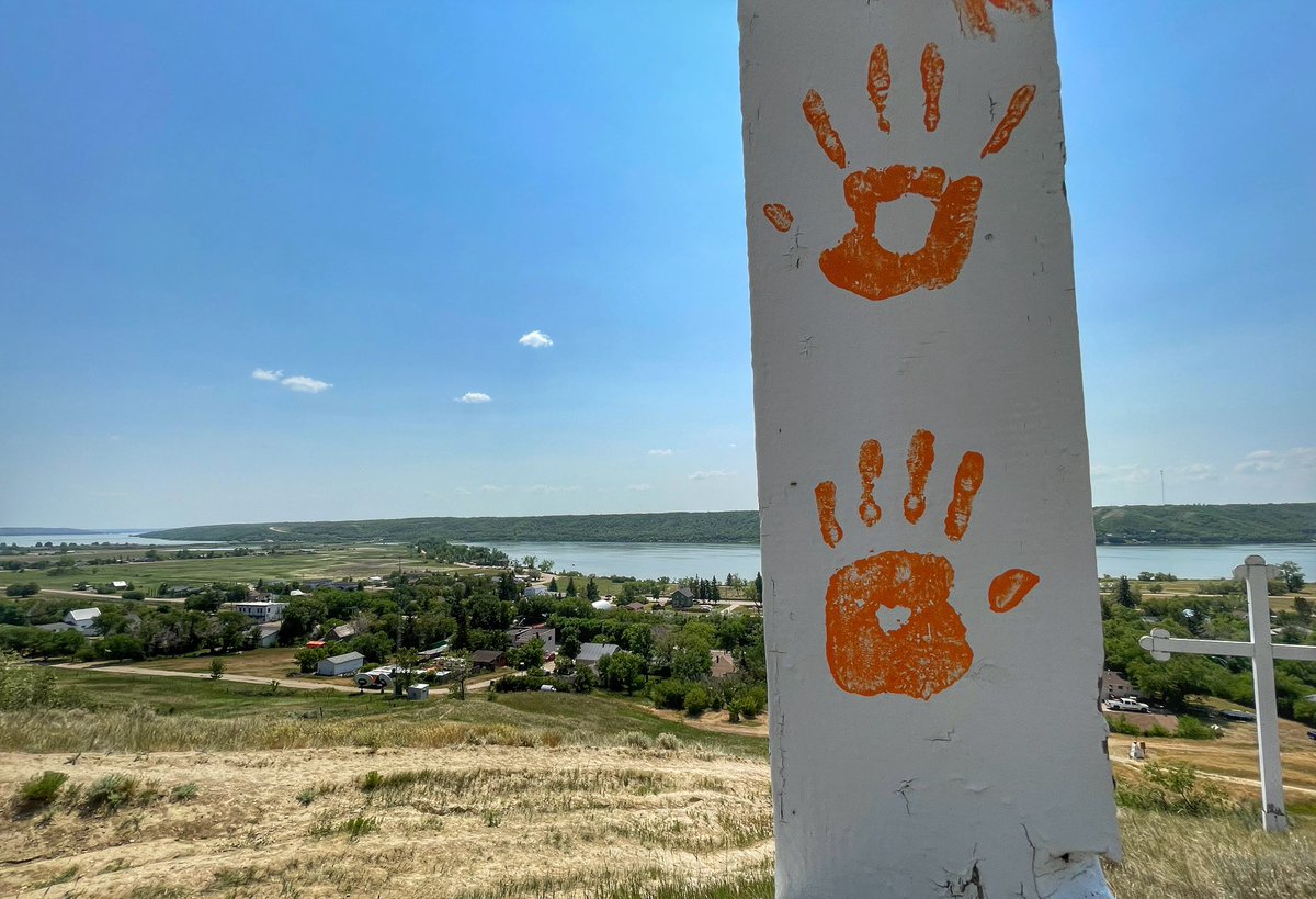 candace_toma's tweet photo. Listening to Mr. Poitras speaking on @APTNNews about what was discovered during the residential school ground search investigation at Lebret - devastating.
May the community heal & strengthen together. #StarBlanketCreeNation
#MentalHealth support available: 1-866-925-4419 https://t.co/8NbWVdiOVT