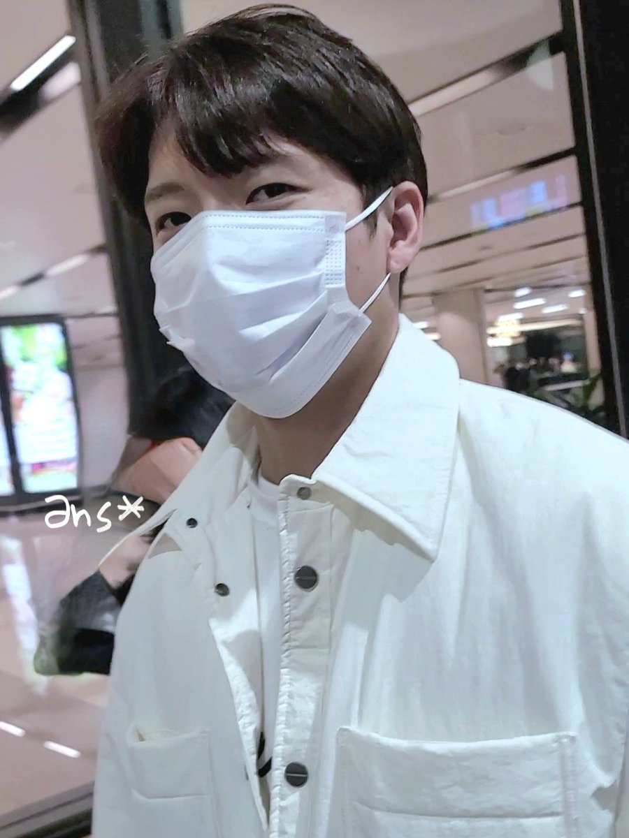 arabinfinitenew's tweet photo. 230112 || ووهيون في مطار قيمبو بكوريا
#인피니트 #우현 #남우현 https://t.co/gjmAqGipZ8