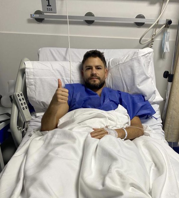 udsanfer's tweet photo. ⏱ ¡Comienza la cuenta atrás @AlexCruz_Gc! 

Nuestro jugador ha salido de quirófano hace unas horas. La operación ha sido un éxito y ya estamos contando los días para su vuelta 💪🏼

#UDSanFernando | #ElAzulEstadeModa https://t.co/uAzZ4riSRe