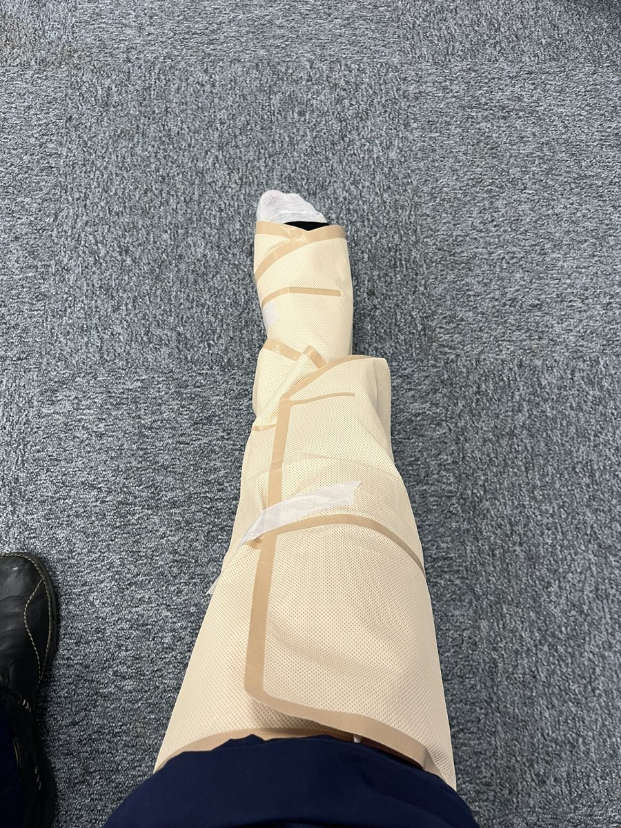 A great session with <a href="/AdvancisMedical/">Advancis</a> this afternoon <a href="/NottsHealthcare/">Nottinghamshire Healthcare</a> lots of information and products we are interested in using! Thank you <a href="/FayDewing/">Fay</a> for the interactive session😃Nurses Angela and @Oliviadainty_ had a go with the Eclypse boot dressing #woundcare #Training #NHS