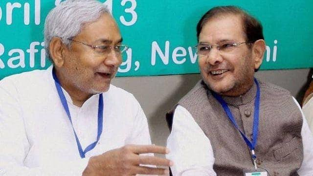 JDUupdates's tweet photo. प्रखर समाजवादी नेता, छात्र राजनीति से हमारे अभिन्��� मित्र, जदयू के पूर्व राष्ट्रीय अध्यक्ष श्रद्धेय शरद यादव जी के निधन की दुःखद खबर से गहरा आघात लगा है।शरद जी का जाना मेरी व्यक्तिगत अपूरणीय क्षति है।दुःख की इस घड़ी में हम उनके परिवार व समर्थकों के साथ हैं।
#SharadYadav #Bihar https://t.co/OZlMJQi9wn