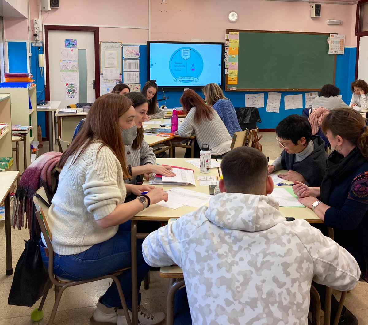 Continuamos con el seminario de metodologías activas. Hoy descubrimos cómo funcionan los cuadernos inteligentes con ejemplos reales del alumnado de nuestro cole y del <a href="/CEIPLABORDETA/">CEIP LABORDETA</a> ¡No han podido tener mejor acogida! 🤩

#PROA+ <a href="/BelenEmbid/">Belen Embid</a> <a href="/InnovaEducAr/">InnovaEducAr</a> <a href="/dgafprofesorado/">F. Prof. Aragón</a>