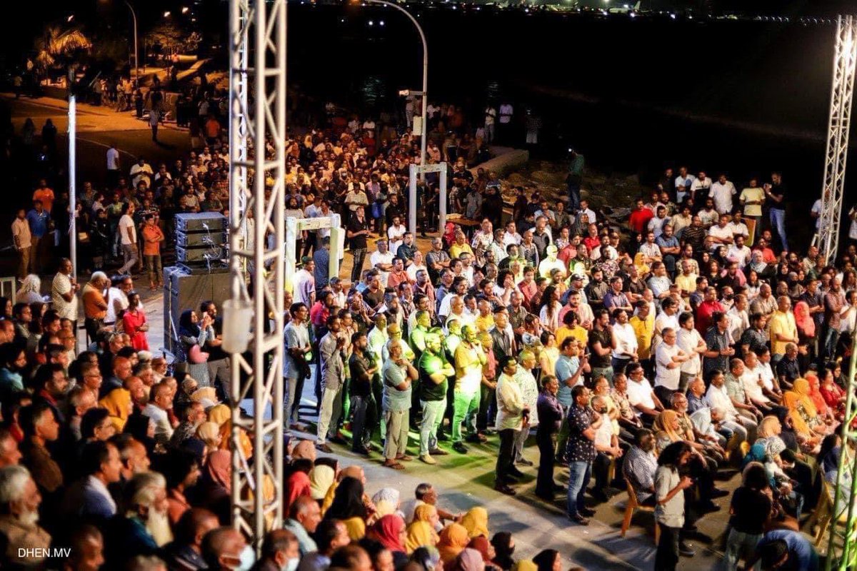 lukasinix's tweet photo. Ehves bireh, majubooru kameh nethi mireyge jalsa ah dhiya meehun varah hihvaru gadha. Saabahey!👏👏👏👏👏 Vote for candidate No:1 @MohamedNasheed https://t.co/QUsYKAjfLU