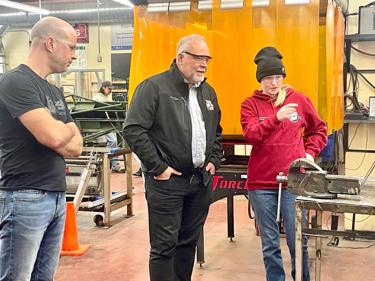 Thanks staff and students at Bayside Secondary for the tour and update on opportunities available through OYAP, Specialist High Skills Major and Co-op programs. #BayofQuinte students are getting experience, credits, training and hours needed to move into the trades. <a href="/HPEschools/">Hast. and Pr. Ed.DSB</a>