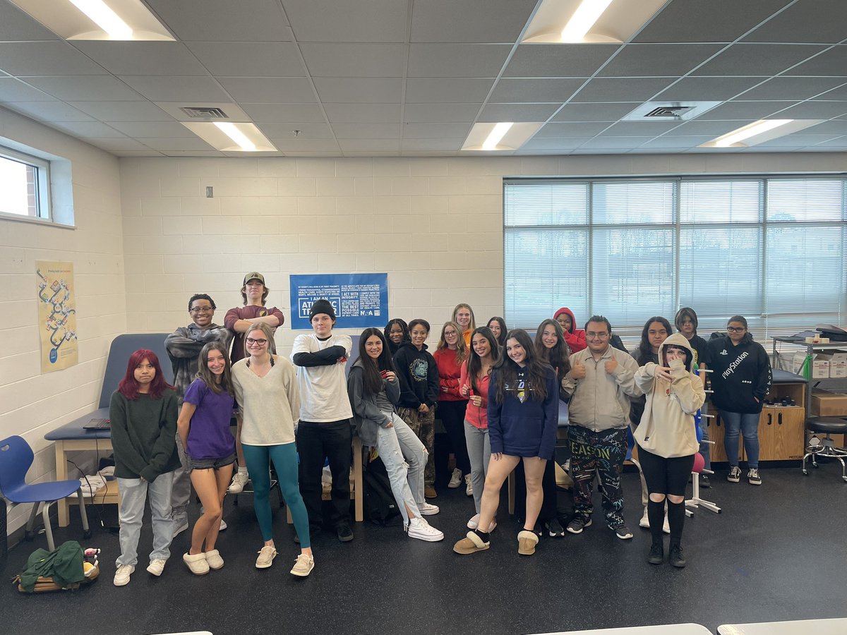 WS_Storm_PE's tweet photo. Congratulations to these students for successfully earning their Adult and Pediatric First Aid/CPR/AED certifications through the @RedCross! #firstaid https://t.co/z5gnxJz9nM