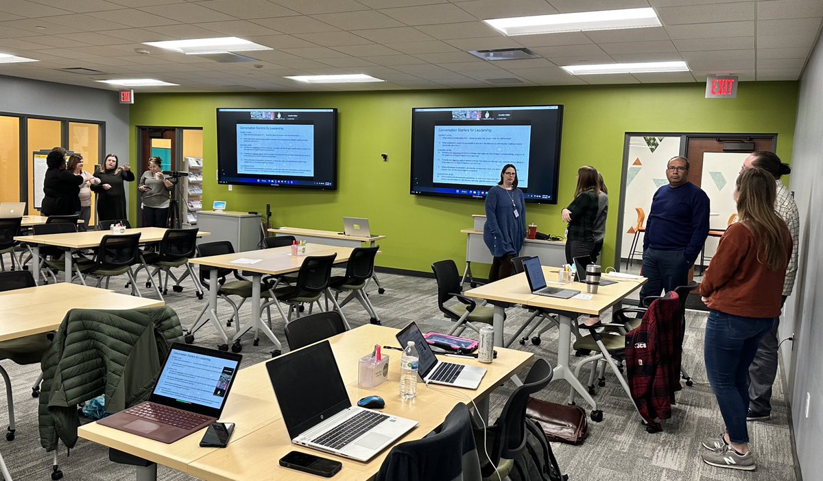 katie_enneking's tweet image. Another great morning of learning @HamiltonCoESC - loving the discussion and critical thinking around #ChatGPT and #AI with local #edtechcoaches! 👏👏 Thanks, @rebecca_dwenger, @CoachJenniferH and Craig! #HCESCedtech