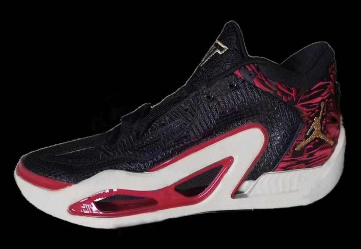 WhistleSports's tweet photo. Jayson Tatum's new signature Jordan sneaker was just unveiled. 

Thoughts? https://t.co/Y2mT2Nmkuc
