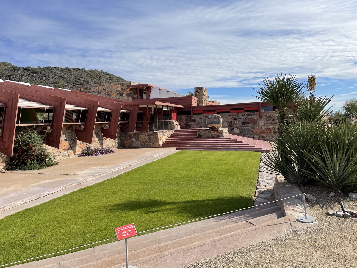 timothymphares's tweet image. Stay on the path.