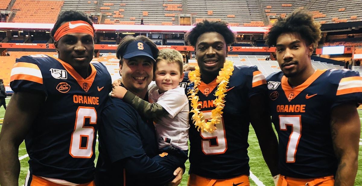 The #Gophers are set to hire current Syracuse interim defensive coordinator, Nick Monroe, as their new corners coach. He'll also have the "co-DC" title. 

Monroe is a Minnesota native, and has ties to DC Joe Rossi through Allegheny College out in PA. 

247sports.com/college/minnes…