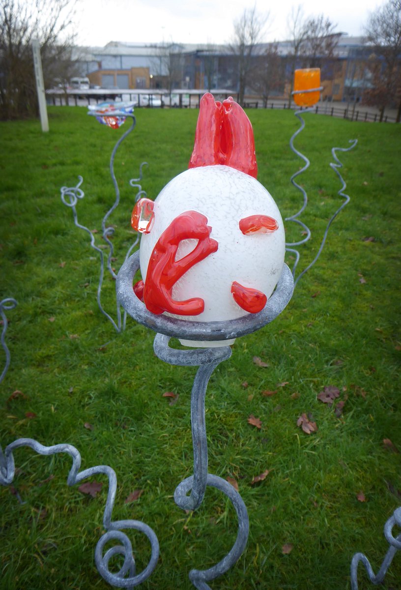 TRS_DesTech's tweet photo. Year 10 sculpture completed and installed in @TheRadclyffe grounds. Very proud of the students for their creativity, skill and hard work. Thanks to @jessdavidsglass, @ArtSmithMo1 and @CuriousMindsNW for the opportunity. Our students loved it and are very #DTPROUD https://t.co/dvrPeNyI1y