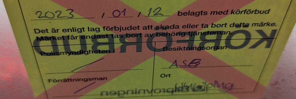 Håller man den här framför spegeln o läser vad det står 3 ggr så dyker det plötsligt upp en bärgningsbil.