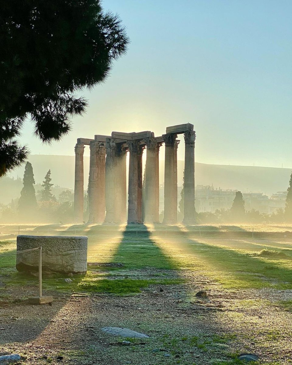 Temple of Zeus, Athens Greece #travel #travelvlog #traplanz #travelnews #greece #zeus #athens #ancientgreece #traveling #europe #vacation #bestplaces