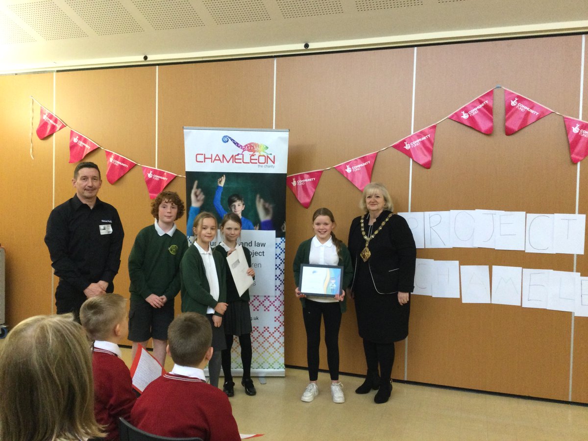 Hayeli123's tweet photo. @GlobalPolicing Pupils from Hardy Mill, The Oaks, St John the Evangelist RC, St Brendan’s RC, Egerton and Harwood Meadows Primary Schools gave a presentation about Project Chameleon to the Deputy Mayor of Bolton, Linda Thomas, who presented them with framed certificates. https://t.co/gMu3nxQQ3k