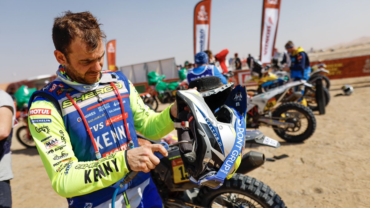 motul's tweet photo. The devil is in the details they say!
The @dakar competitors leaves nothing to chance before facing the dunes of the empty quarter 👀
📸 A.S.O dppi image
#Dakar2023 #WeAddMilesToLife
#Motorsport #Racing #Rally #SaudiArabia https://t.co/p1H96RZqJ1