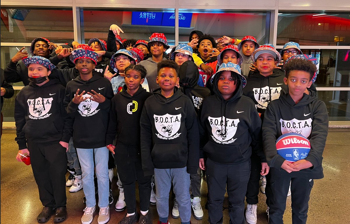 Thank you Mr. Page and Mr. Day for giving our ⁦<a href="/APSGunston/">APSGunston</a>⁩ students the opportunity to experience a ⁦<a href="/WashWizards/">Washington Wizards</a>⁩ game!! #BOCTApride ⁦<a href="/CISGunston/">CIS at Gunston</a>⁩ ⁦<a href="/cisofnova/">Communities In Schools of NOVA</a>⁩ ⁦<a href="/Gunston_PTA/">GunstonPTA</a>⁩ ⁦<a href="/APSVaSchoolBd/">APS School Board</a>⁩