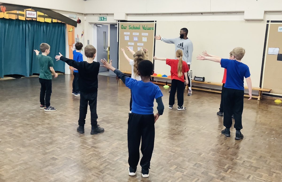 SpaldwickPrima1's tweet image. The Adventurers and Navigators had a great time learning a new street dance today to ‘Bad Guy’ by Billie Eilish. Thank you @HuntsSSP #streetdance #funexercise ✨😊