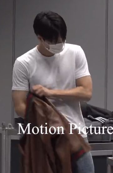 bearoze1's tweet photo. this genre of jongin https://t.co/V0Zkua2nQj