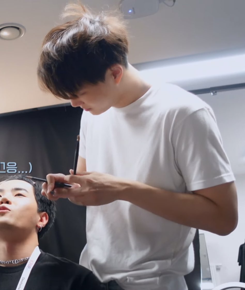 bearoze1's tweet photo. this genre of jongin https://t.co/V0Zkua2nQj
