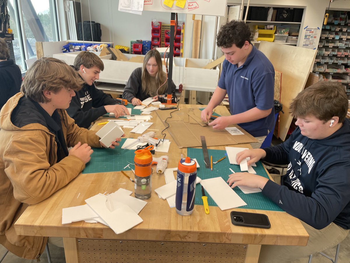 klundstromatmv's tweet photo. How Might We - design a solution to helping students find supplies from the 2nd & 3rd floor for their projects? 2 low-res prototypes in 20 minutes … #MVMaker #designingforabetterworld #TheMVSchool https://t.co/FUm9Hfo52B