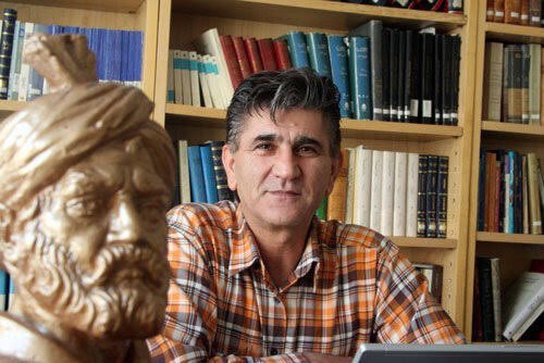 «هویت ایرانی در شاهنامه» از شادروان ابوالفضل خطیبی:
هویّت ایرانی ریشه در اسطوره‌هایی دارد که از هزار...