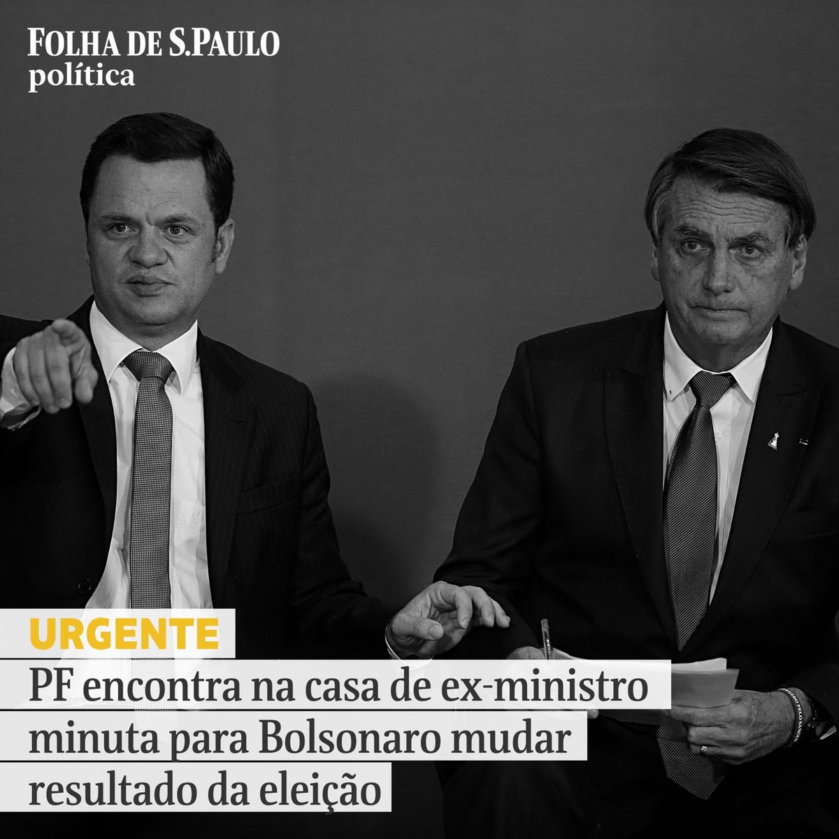 folha's tweet photo. URGENTE | Documento foi recolhido durante busca e apreensão realizada na residência de ex-ministro de Bolsonaro na última terça; Moraes, do STF, decretou prisão de Torres.  https://t.co/ZxV5ZPSaH0 📷@Ladeiraphoto https://t.co/ozbzACyzZe