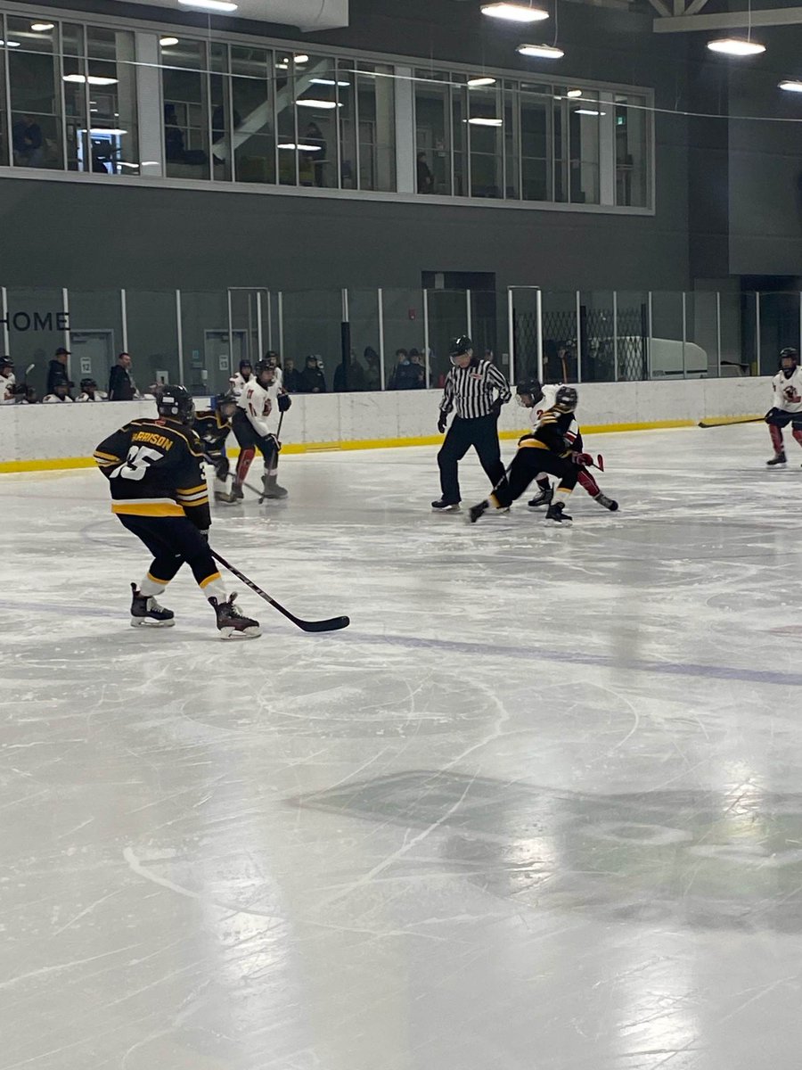 PmhaWolfpack's tweet photo. U15 Burford Foodland Wolfpack team representing at the International Silver Stick in Pelham!
Game 1 was a 6-4 win against the PREVIOUSLY UNDEFEATED Port Stanley Sailors! Go Pack!! https://t.co/KyioFnHjzF