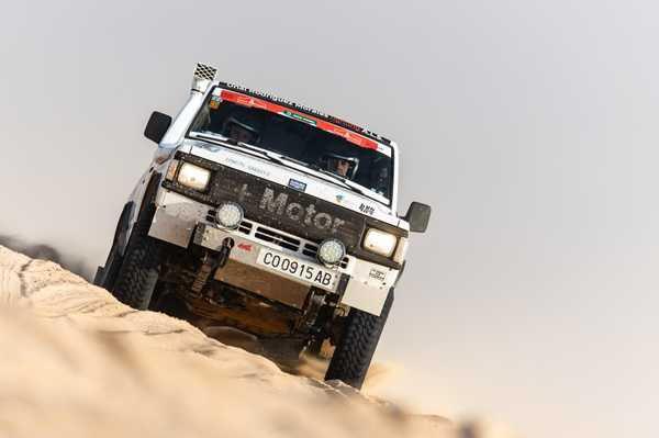 MASMOTOR's tweet photo. Etapa 11 superada!!!! Hoy disfrutando de la arena!!. Ya queda menos para conseguir el objetivo de acabar el @dakar Classic!!, Vamos!!!!! https://t.co/KNe6cuWQdU