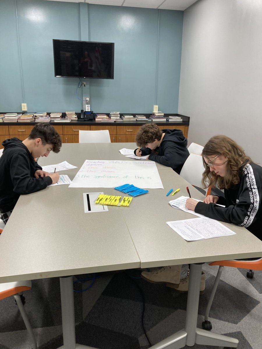 abigail5houston's tweet photo. Writing Workshop: Today in APUSH we looked at our recent graded DBQ essays. We wrote down areas that were were glowing/still growing in. After, Ss were placed in focus groups to help improve specific skills based on their essays. 📝  #MVReEnergized @MV_Knights @AshleyMN2014 https://t.co/swkZOEAlZH