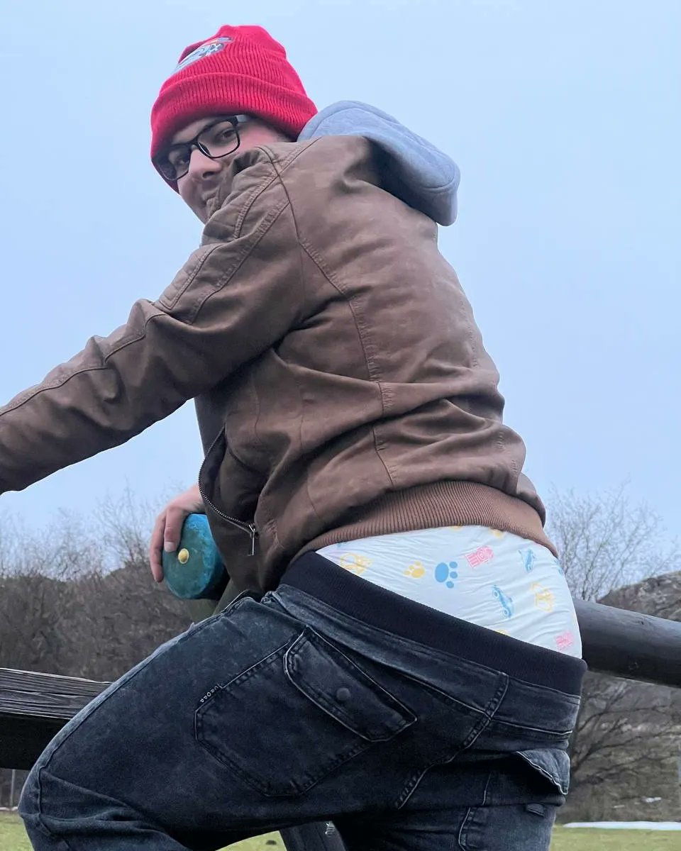 Decapitare185's tweet photo. Daddy let me play in the playground https://t.co/4NaUWW6IS9