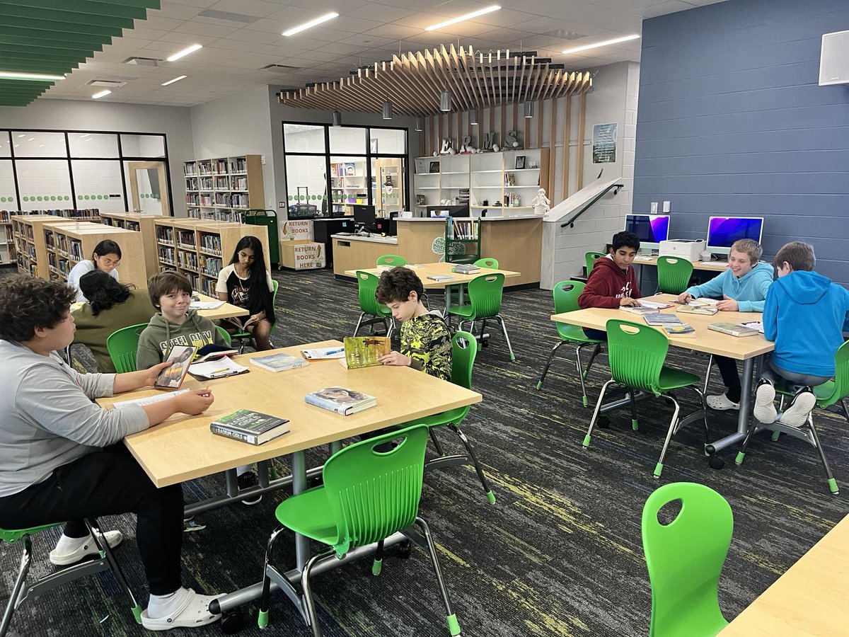mrsphelpsteach's tweet image. We had a non-fiction book frenzy today in the @erms_DCSD library to expose students to more informational texts. Thanks for hosting us @JenniferSchafer! We’ll be back soon! #bettertogetherdcs