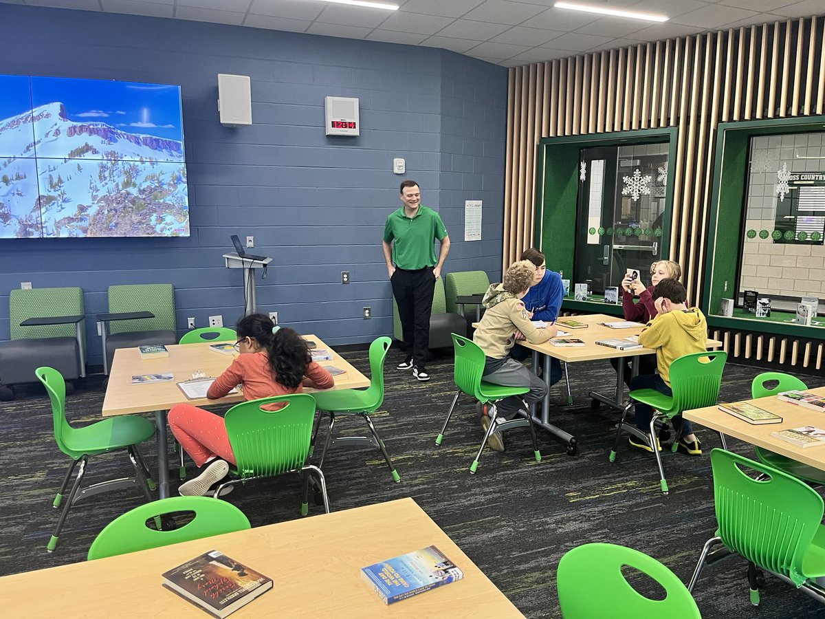 mrsphelpsteach's tweet image. We had a non-fiction book frenzy today in the @erms_DCSD library to expose students to more informational texts. Thanks for hosting us @JenniferSchafer! We’ll be back soon! #bettertogetherdcs