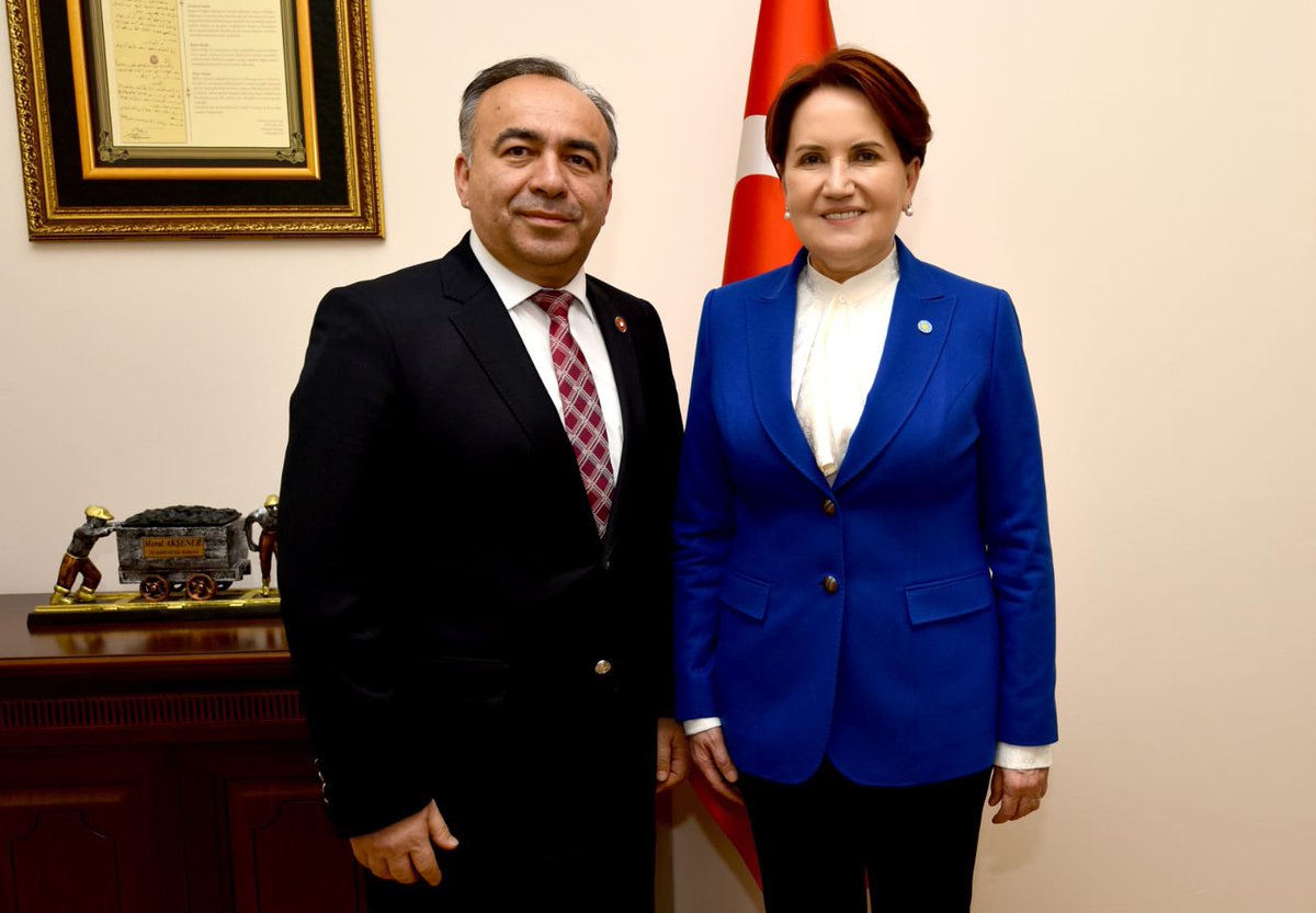 Ritim bozukluğu nedeniyle hastaneye kaldırılan Genel Başkanımız Sayın Meral Akşener 'e geçmiş olsun dileklerimi iletiyorum. Genel durumu iyi olan Liderimizi tez zamanda aramızda görmek dileğiyle.
