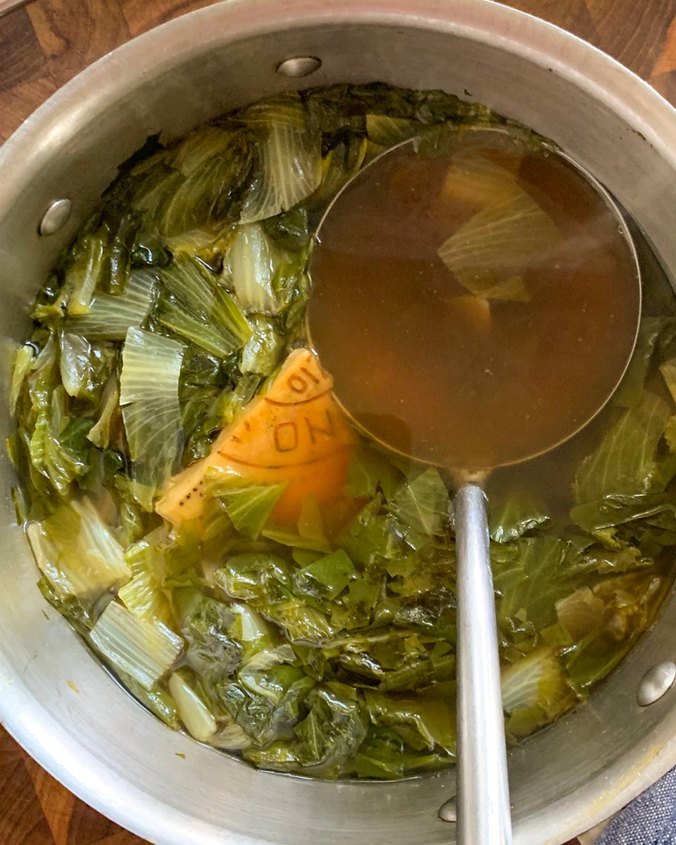 2023 mantra: keep it simple. Sometimes a little broth with your favorite greens is just what the doctor ordered. 🥬

#leanandgreen #bonebroth #brodo