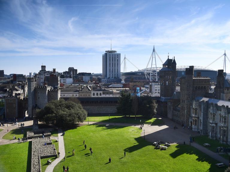 ukbatcon's tweet photo. Lovely city, looks like there's plenty of ancestral soil here🤔#BatCon https://t.co/Emi9ddIC9P