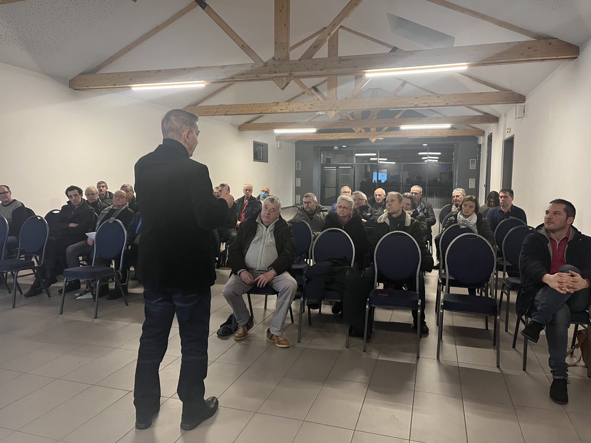 EnergieFlandre's tweet photo. En image - intervention du @siecf lors de la soirée lutte contre la crise énergétique organisée par la commune de #MORBECQUE à destination des habitants
#Flandre https://t.co/aDHez3xfeP
