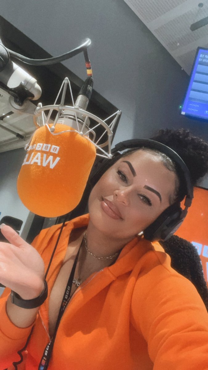 About to go liveeeee! 💥

Tune in to <a href="/BBCRadioWales/">BBC Radio Wales</a> and <a href="/BBCSounds/">BBC Sounds</a> now until 10pm: bbc.co.uk/sounds/play/li…