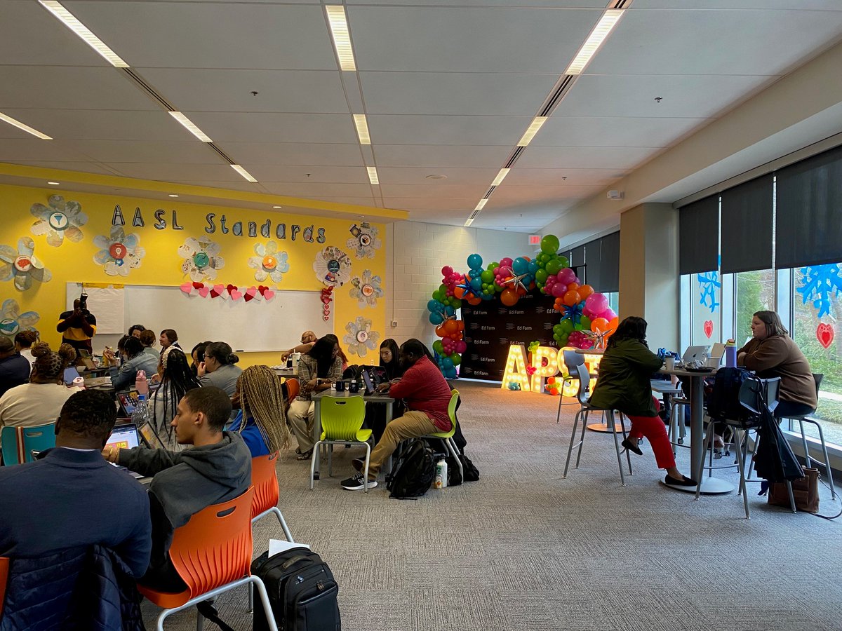 HLHANBAMediaCtr's tweet photo. Great things are happening in Atlanta Public Schools with @DrLisaHerring &amp; @_EdFarm APS Teacher Fellows Program. It is a transformational professional learning fellowship that equips educators to be designers and facilitators of future-focused learning! #iCultivate #EdFarm https://t.co/tn7VU37Hf5
