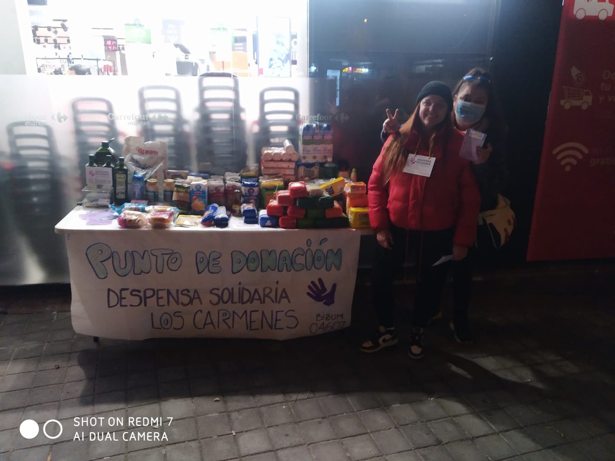 DSLosCarmenes's tweet photo. Nuevamente la solidaridad vecinal al rescate.

Ante la vulnerabilidad - 
Solidaridad. 

Las vecinas y vecinos de #Latina son la releche. https://t.co/nd7OZBNrPn
