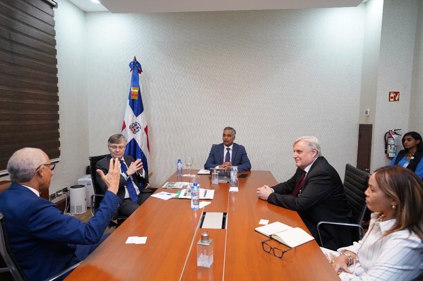 Ministerio de la Presidencia tweet media