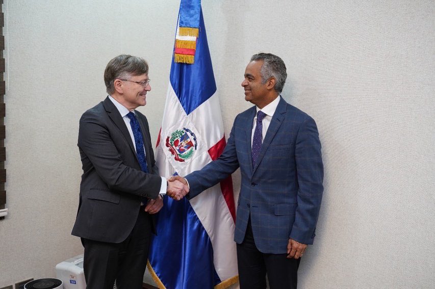 Ministerio de la Presidencia tweet media