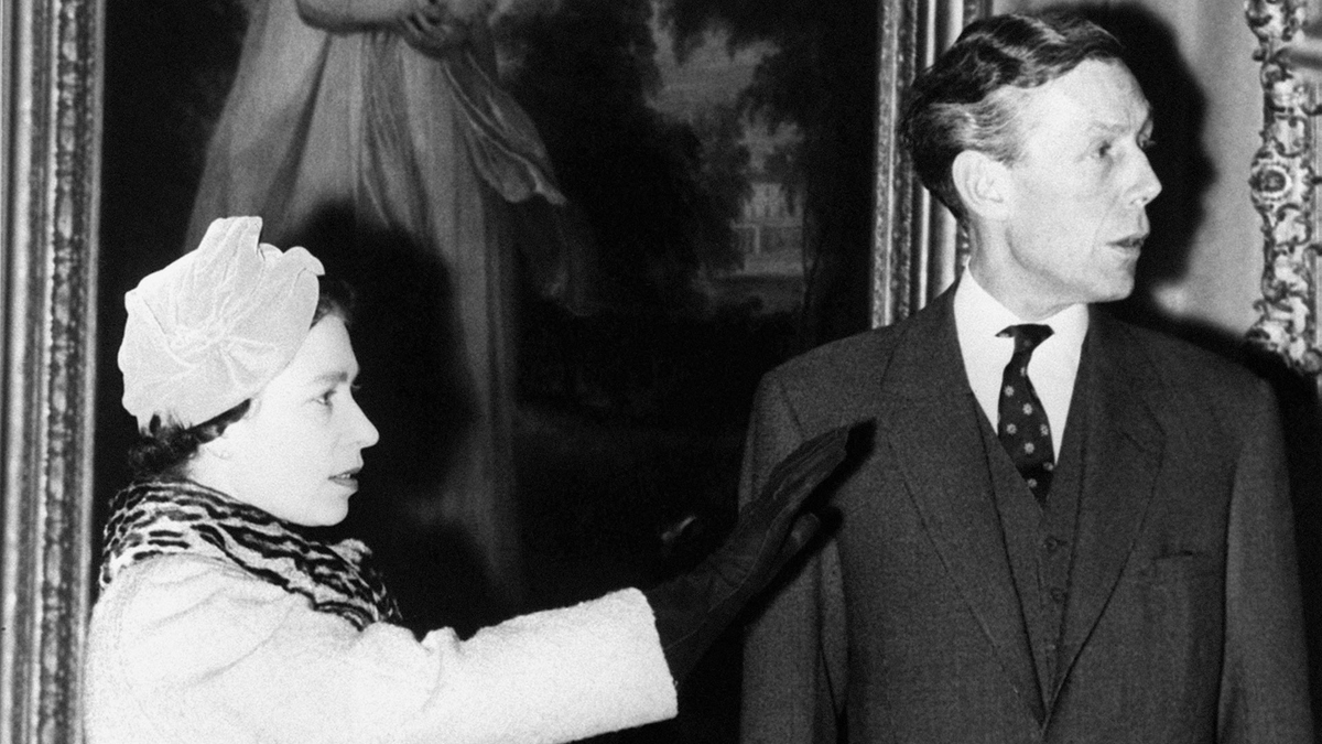 elbarroquista's tweet photo. ¿Te imaginas que uno de los mejores historiadores del arte del mundo, y hombre de confianza de la reina de Inglaterra, fuese además un ESPÍA?

Empieza la tercera temporada de ReFluzos con Anthony Blunt, el más cool de los #FluzoEspías 

HILO de arte y espionaje.
🧵🎨🕵️‍♂️ https://t.co/2EFHf4whsL