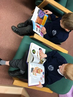 BranstonInfant1's tweet image. Fox Class had a brilliant trip to Branston Community Library on Wednesday @BranstonCA. They loved the book challenge cards and relaxing on the beanbags and comfy chairs with a good book. #LincolnshireReadingPledge #LocalLibrary #LoveBooks #ReadTogether @WSHEnglishHub 🦊📚