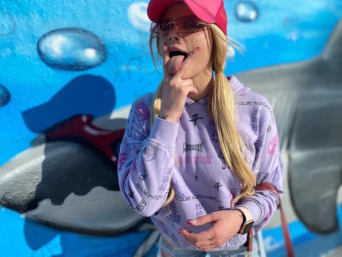 What&rsquo;s up fuckers? 💜 https://t.co/iL8JFXqnGC