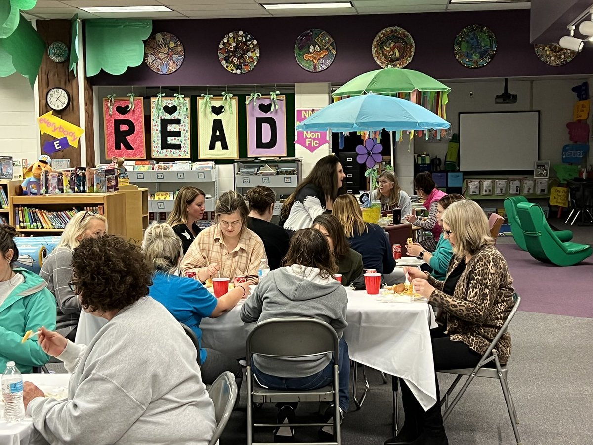 PrincipalRM's tweet photo. Thank you so much for a wonderful RM staff lunch, @CBsChopHouse! It’s nice to visit without a lengthy agenda every once in a while. #RidgeRocks  @TheCornerButchers @rockwoodschools https://t.co/jVxRpnrAHp
