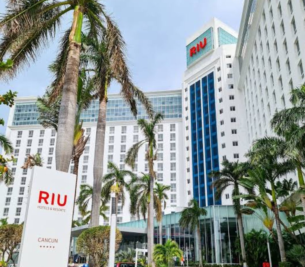 NoriBren's tweet photo. @alanxelmundo Uuuf mi hotel favorito en Cancún  #hotelesriu https://t.co/T0lPbcw7g5