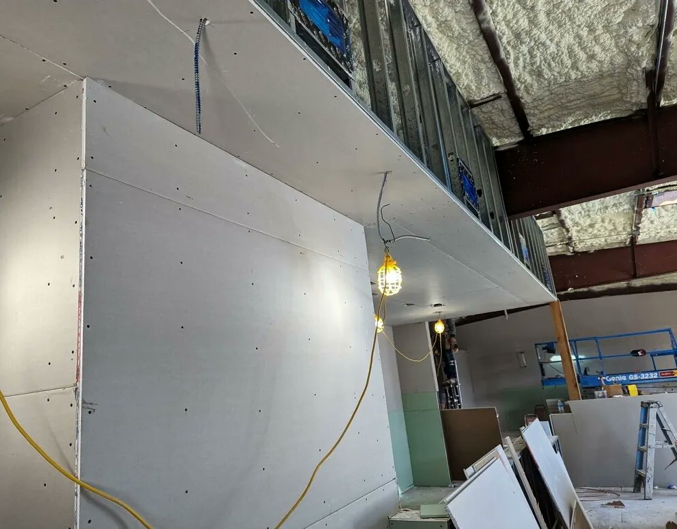 3rdlevelbrew's tweet image. We said, "We don't want any walls between people."
But the inspector said we needed them
So here's a sneak peak of some walls
And there's a picture of a beer we're working on for everyone

#craftbeer #rtx #txcraftbeer
#seriouslygoodbeer
#justthebeerginning

#nerdoutwithwhatalesya